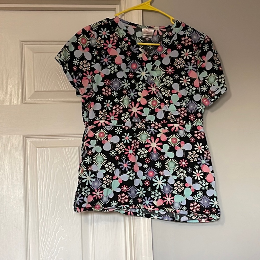 Scrub top